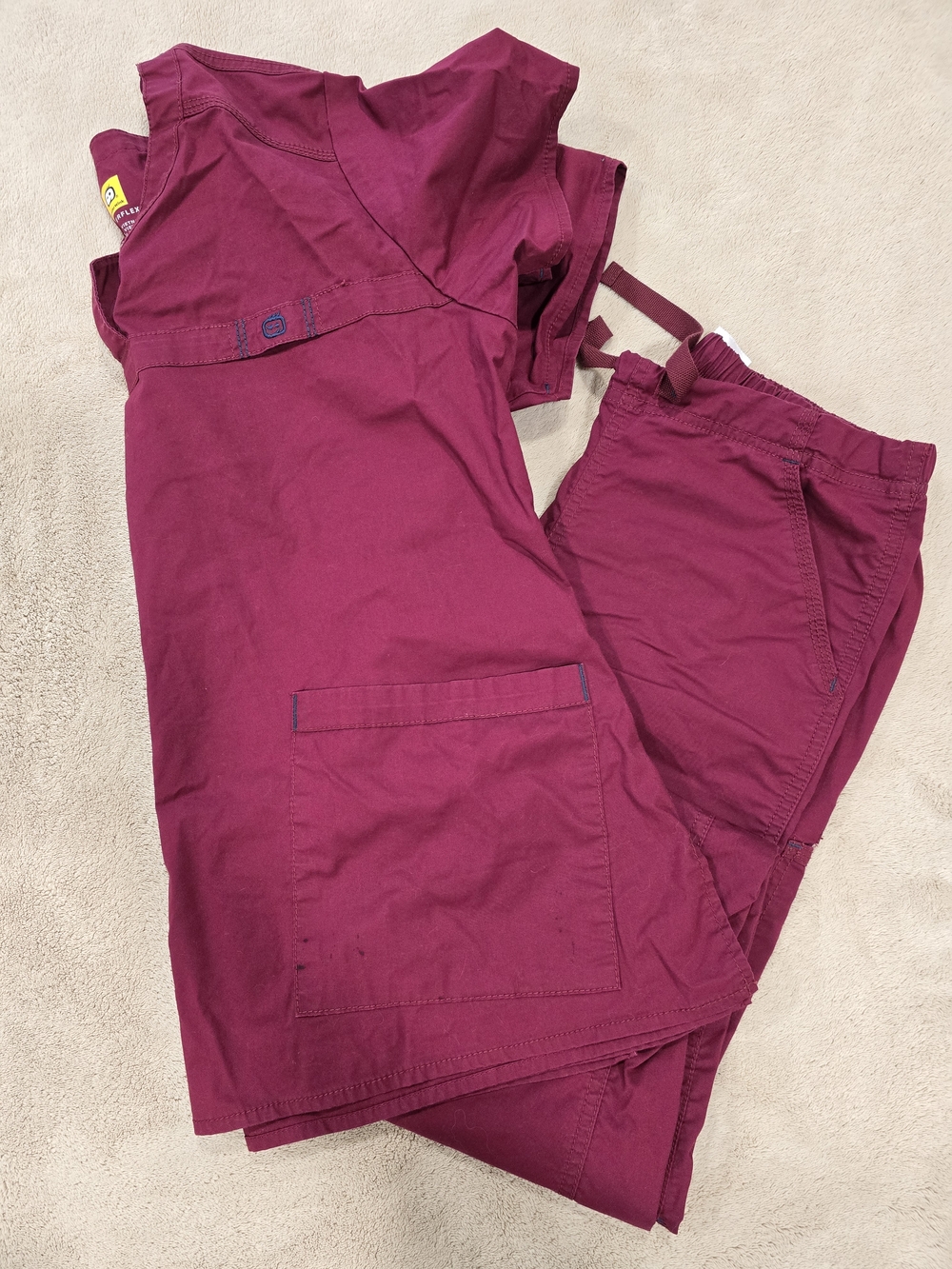 WonderWink Women's Berry V-Neck Scrub Top & Drawstring Pants